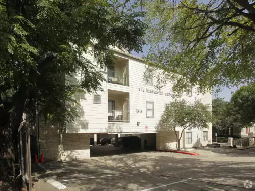 2022-11/UT-AUSTIN-Apartment-Building-11577972.webp