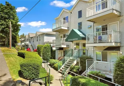 WESTERN-WASHINGTON-Apartment-Building-11561609.webp
