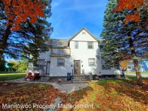2022-12/UW-GREEN-BAY-Apartment-Building-12022667.webp