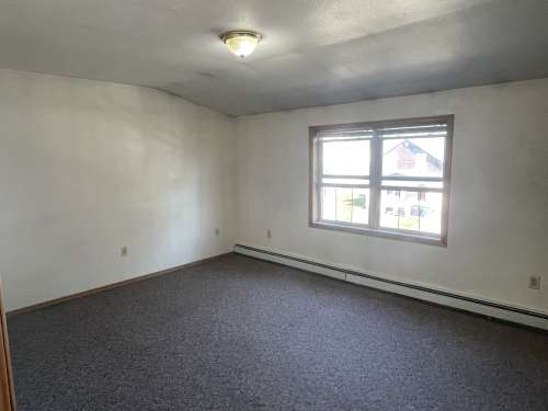 S Bed 819 / 819A John Ave 4