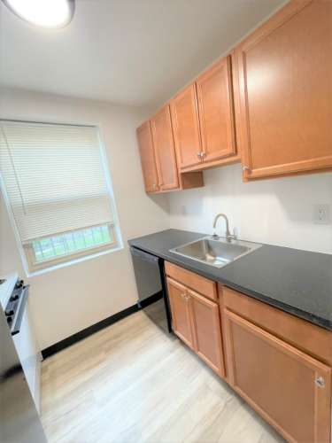 S Bed 5710 Phillips Ave 32