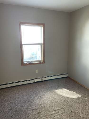 S Bed 819 / 819A John Ave 25