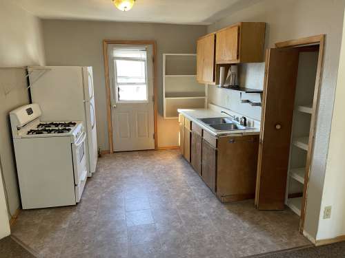 S Bed 819 / 819A John Ave 12
