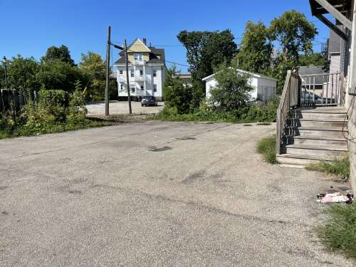 S Bed 819 / 819A John Ave 24