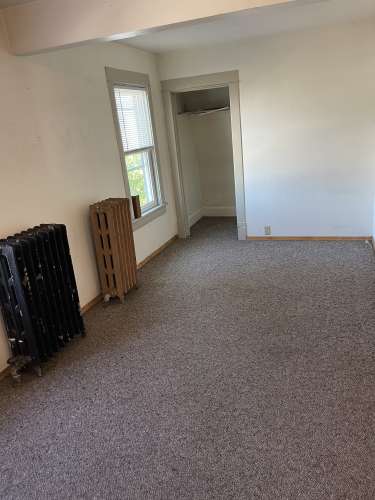S Bed 819 / 819A John Ave 21