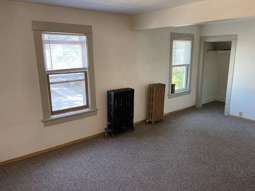 S Bed 819 / 819A John Ave 18