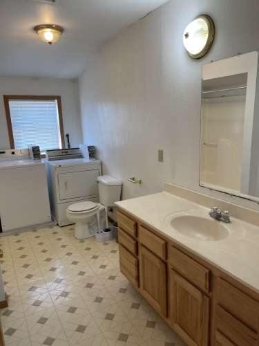 S Bed 819 / 819A John Ave 11