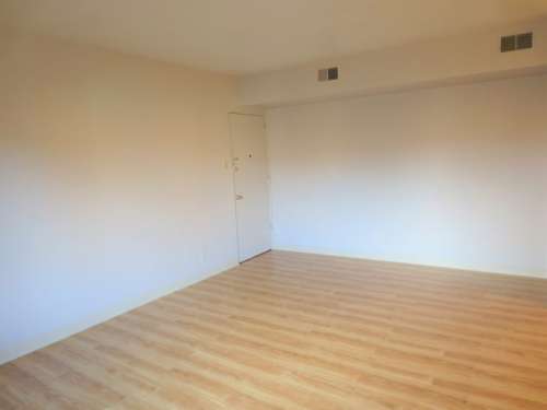 S Bed 5710 Phillips Ave 77