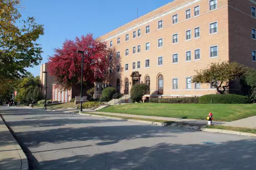 2023-03/YOUNGSTOWN-STATE-Apartment-Building-13932135.webp