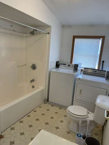 S Bed 819 / 819A John Ave 7