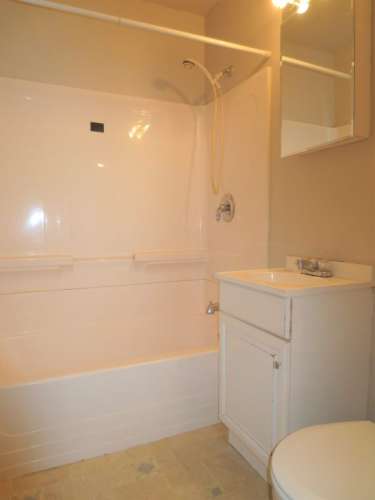 S Bed 5710 Phillips Ave 81