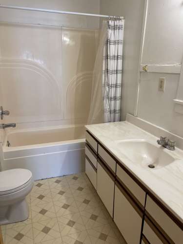 S Bed 819 / 819A John Ave 17