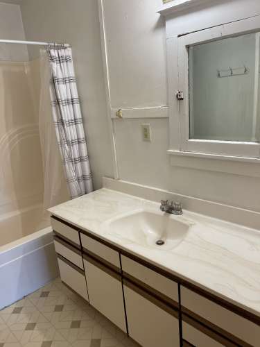 S Bed 819 / 819A John Ave 14