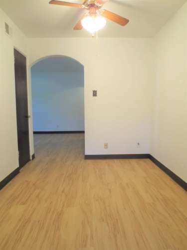 S Bed 5710 Phillips Ave 57