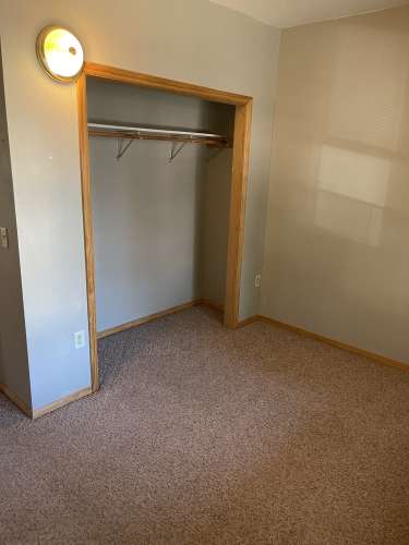 S Bed 819 / 819A John Ave 22