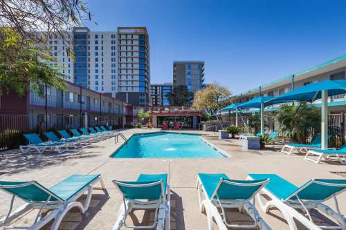 S Bed University Pointe Apartments 2