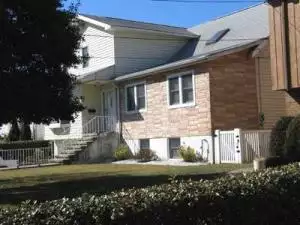 2023-05/SARAH-LAWRENCE-Apartment-Building-14140755.webp