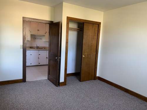S Bed 410 2nd Ave 8