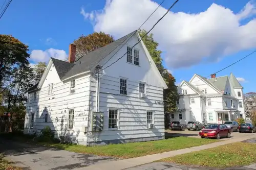 2023-09/SUNY-PLATTSBURGH-Apartment-Building-14465435.webp