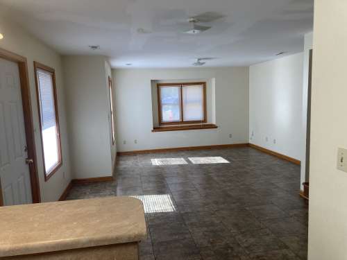 S Bed 13-17 East Stewart Road 5