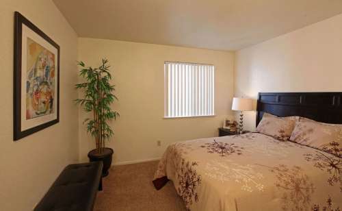 S Bed Aspen Village Apartments 7