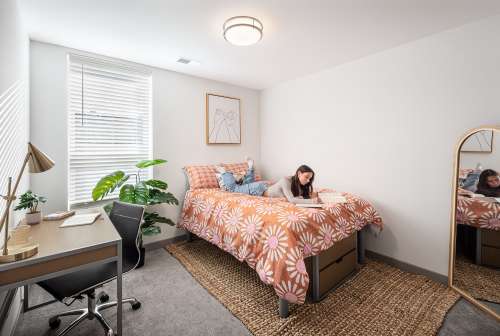 S Bed The Laurel Apartments 6