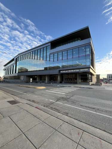 S Bed Courtside Apartments 21