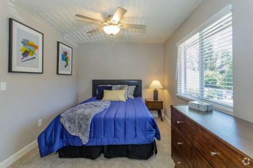 S Bed Westwood Apartments 26