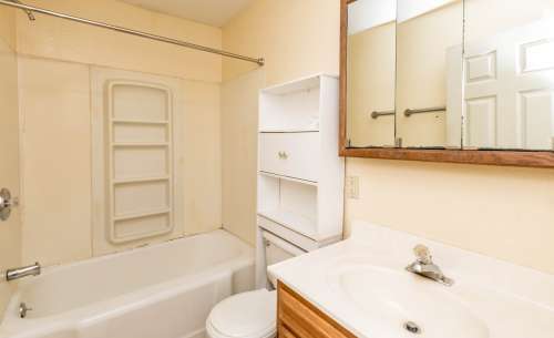 S Bed 1603 University Ave
Columbia, MO 65201 6