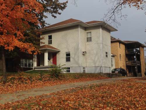 S Bed 1603 University Ave
Columbia, MO 65201 2