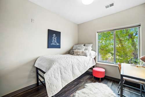 S Bed Park at 1824 Student Apartments 12