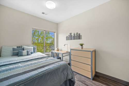 S Bed Park at 1824 Student Apartments 14