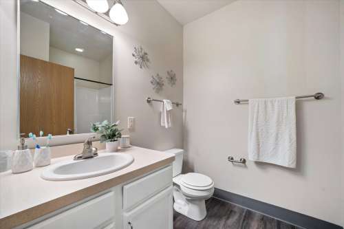 S Bed Park at 1824 Student Apartments 16