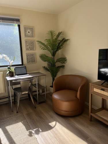 S Bed Courtside Apartments 10