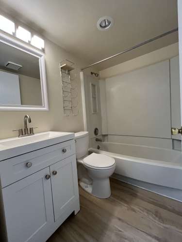 S Bed Courtside Apartments 16