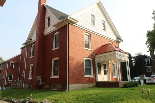 2024-10/PENN-STATE-Apartment-Building-15610166.webp