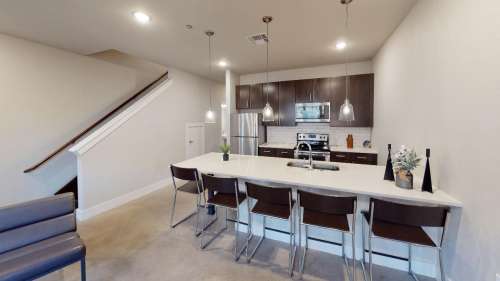 S Bed OPUS 2430 - FURNISHED Luxury Townhomes - ALL BILLS PAID with 1