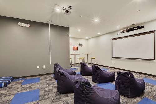 S Bed Park at 1824 Student Apartments 33