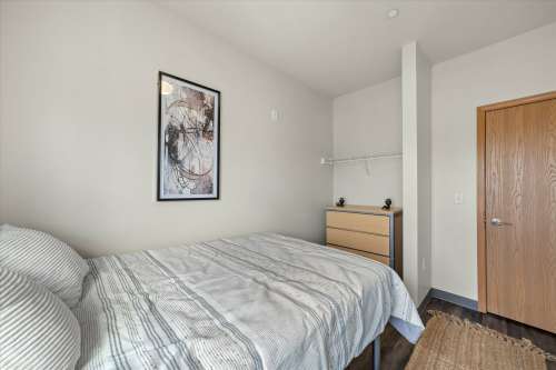 S Bed Park at 1824 Student Apartments 27