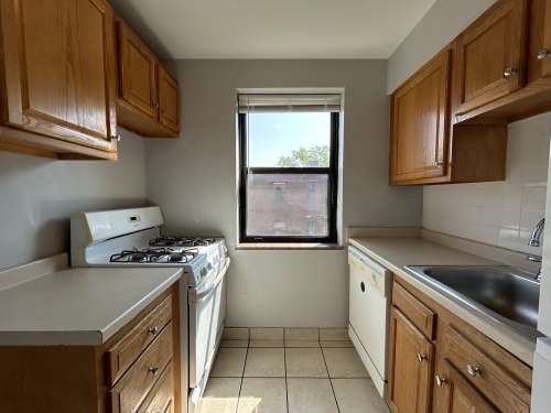 S Bed Royal Garden Apartments 16