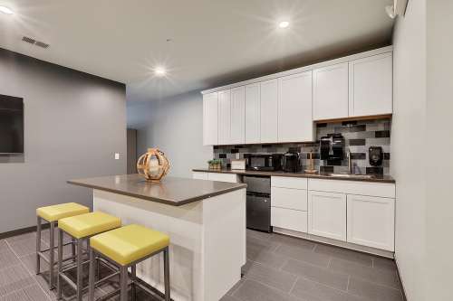 S Bed Park at 1824 Student Apartments 30