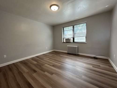 S Bed Royal Garden Apartments 9