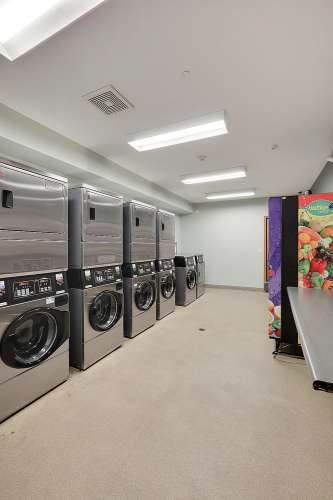 S Bed Park at 1824 Student Apartments 29