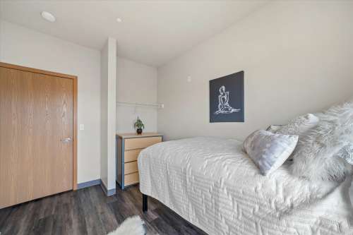 S Bed Park at 1824 Student Apartments 26