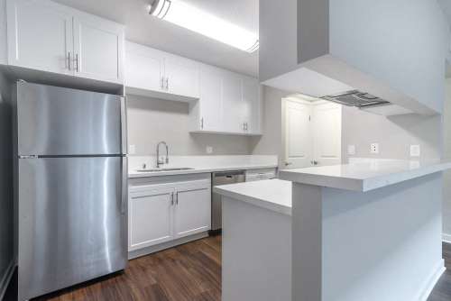 S Bed Beverly Plaza Apartments 63