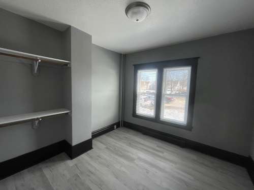 S Bed 819 / 819A John Ave 42