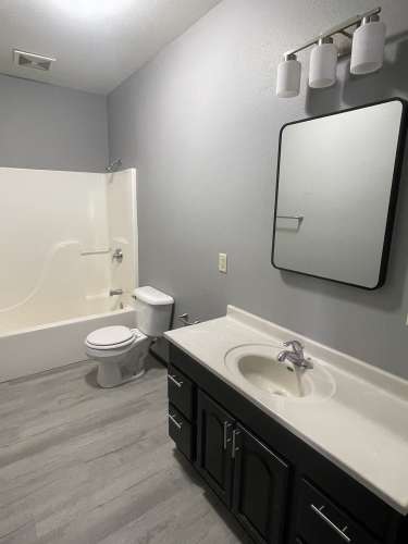 S Bed 819 / 819A John Ave 32
