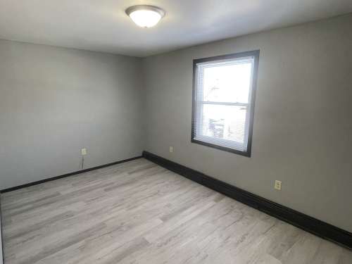S Bed 819 / 819A John Ave 41