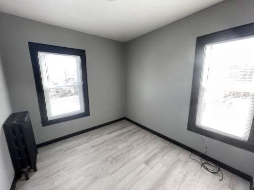 S Bed 819 / 819A John Ave 34