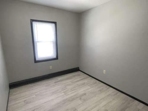 S Bed 819 / 819A John Ave 40